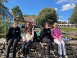 Photo of Helsby GCSE Business students in Alton Towers
